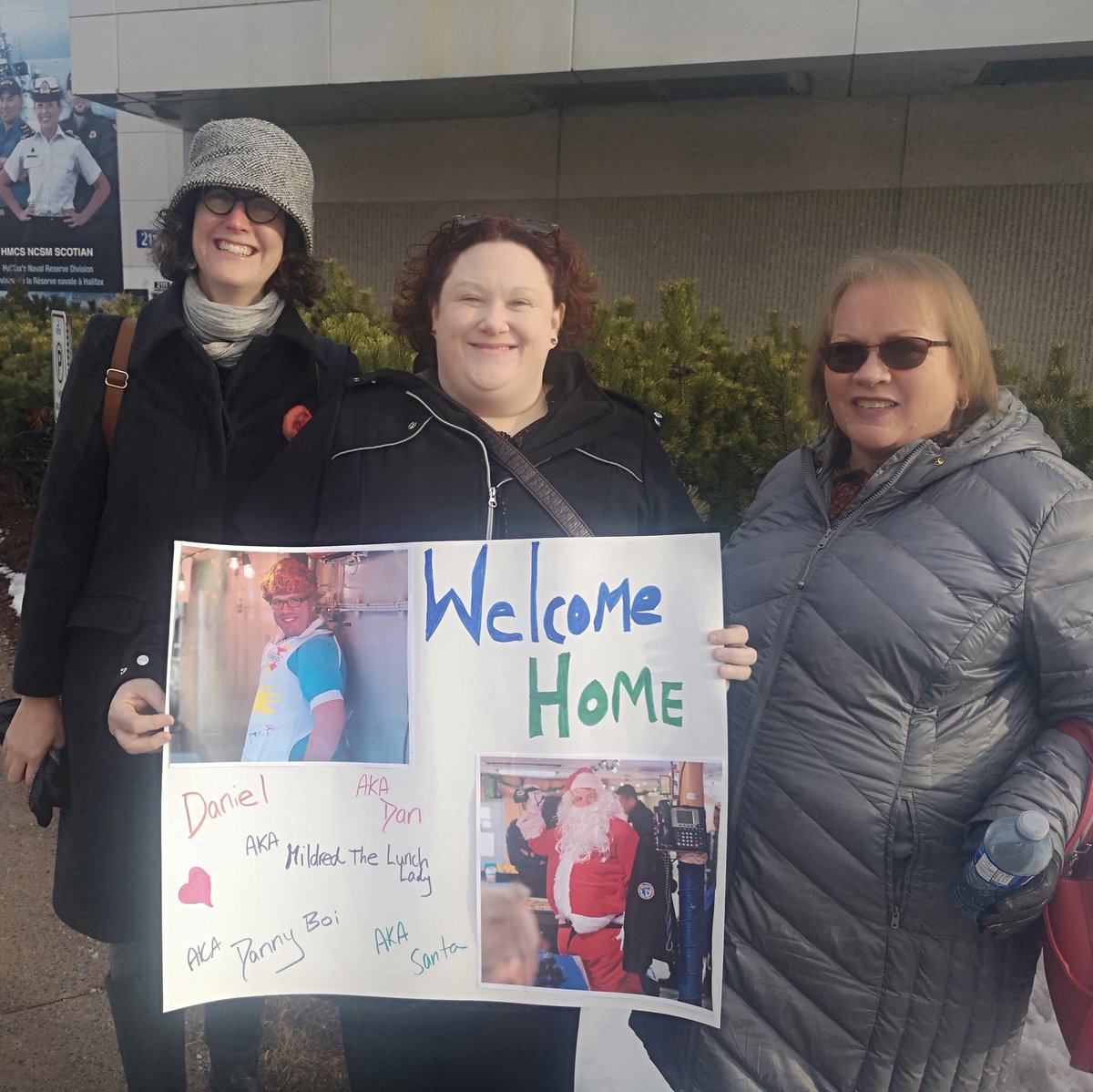 LisaRobertsHfx's tweet photo. Joy, excitement at return of HMCS #Halifax. Happy for all welcoming back loved ones missed since July. Will be thinking of families, #cdnnavy members of Fredericton, Glace Bay and Shawinigan saying goodbye this week. @RCN_MARLANT https://t.co/4SRpr6zFkn