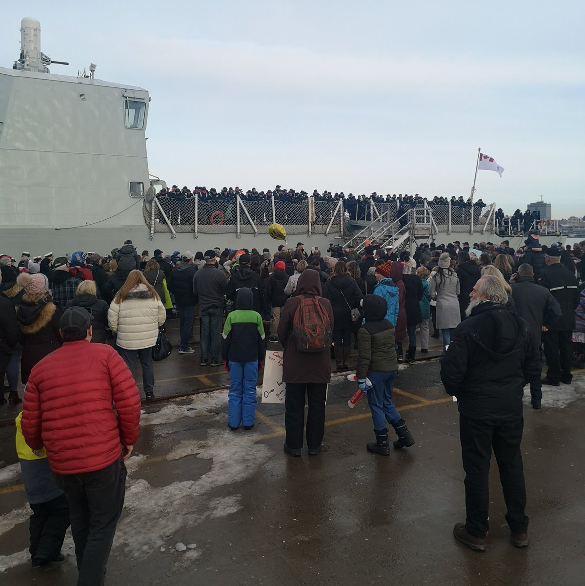 LisaRobertsHfx's tweet photo. Joy, excitement at return of HMCS #Halifax. Happy for all welcoming back loved ones missed since July. Will be thinking of families, #cdnnavy members of Fredericton, Glace Bay and Shawinigan saying goodbye this week. @RCN_MARLANT https://t.co/4SRpr6zFkn