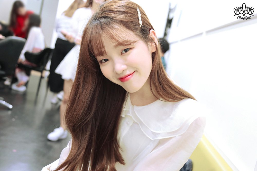 OMG_PlCS's tweet photo. 🎊🎉Happy Birthday Seunghee!!🎉🎊
This year, definitely you are the woman in the spotlight!!!✨
So I hope you stay healthy and have a wonderful year!!!😆

#OHMYGIRL
#오마이걸
#SEUNGHEE
#승희
#HAPPYSEUNGHEEDAY https://t.co/bRvGKTx6b2