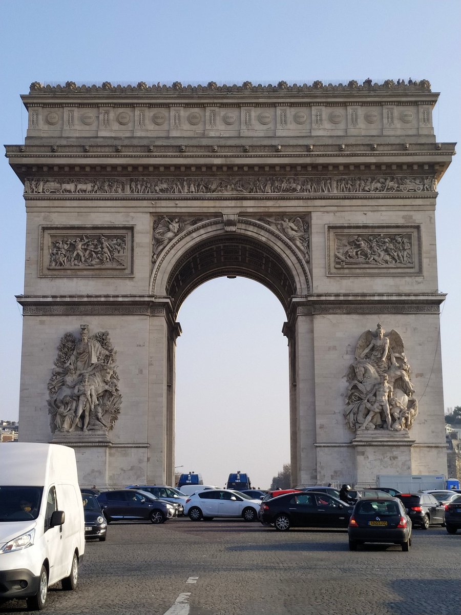 Irish_in_France's tweet photo. And not a bad view post-meeting either - Irish names are engraved on those pillars. #IrishinFrance #Globalrish https://t.co/UL9En0OC1c