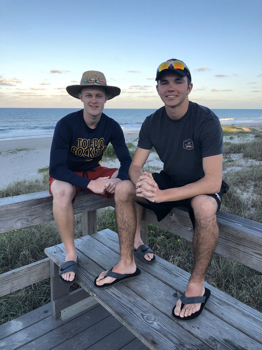 19athomas's tweet photo. Happy birthday to a real one, can’t wait to shred some slopes when you get back🤘🏽 https://t.co/2EUeoSilB4