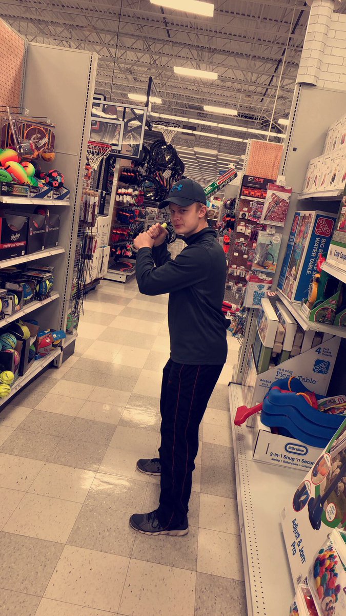 19athomas's tweet photo. Happy birthday to a real one, can’t wait to shred some slopes when you get back🤘🏽 https://t.co/2EUeoSilB4