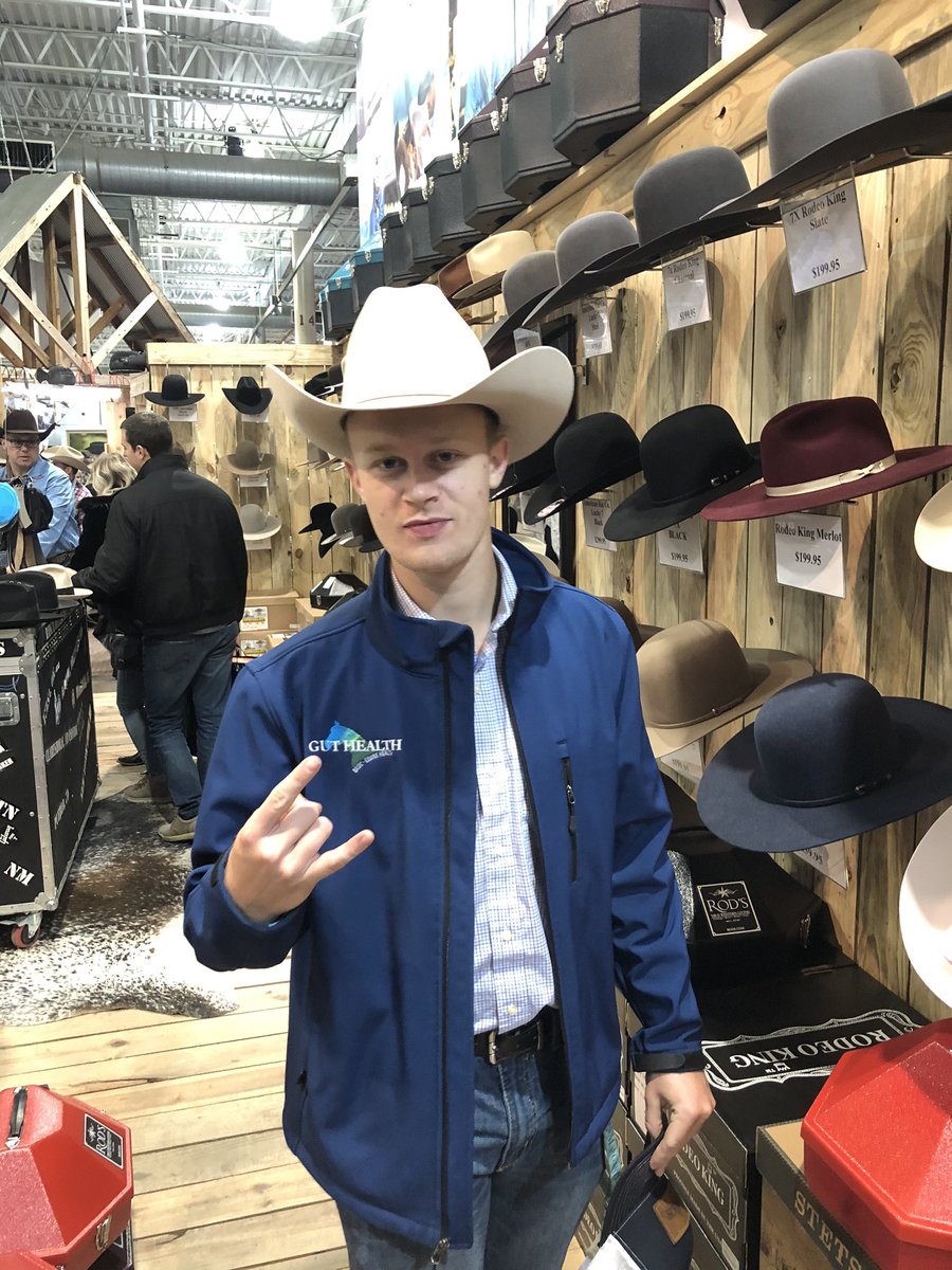 19athomas's tweet photo. Happy birthday to a real one, can’t wait to shred some slopes when you get back🤘🏽 https://t.co/2EUeoSilB4