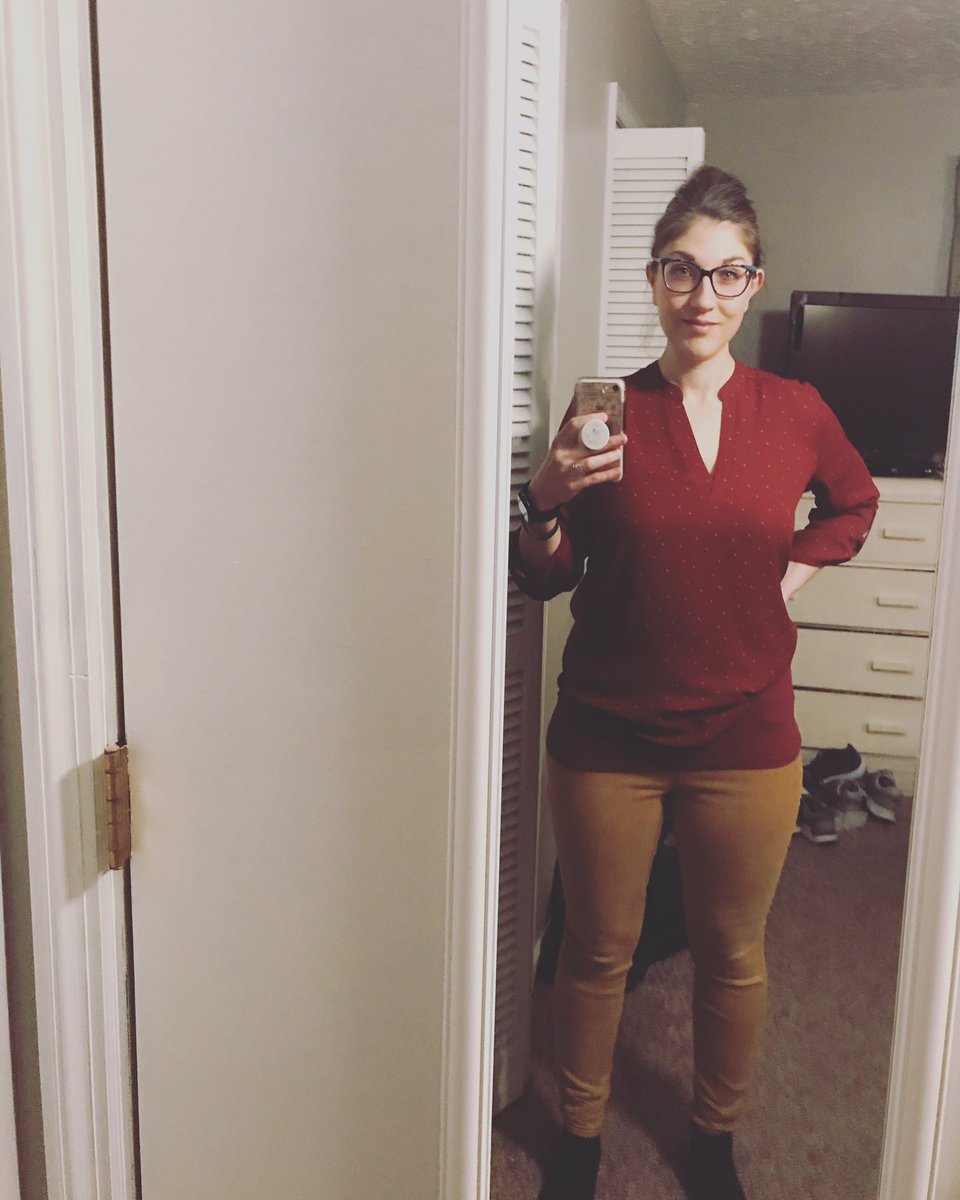 aubriefriez's tweet photo. It’s #FabFriday 🎉 what #nonscalevictory are you celebrating today? 
Wearing jeans I live but weren’t comfortable in since November 😱💪🏼 https://t.co/vgm0HWU9Vh