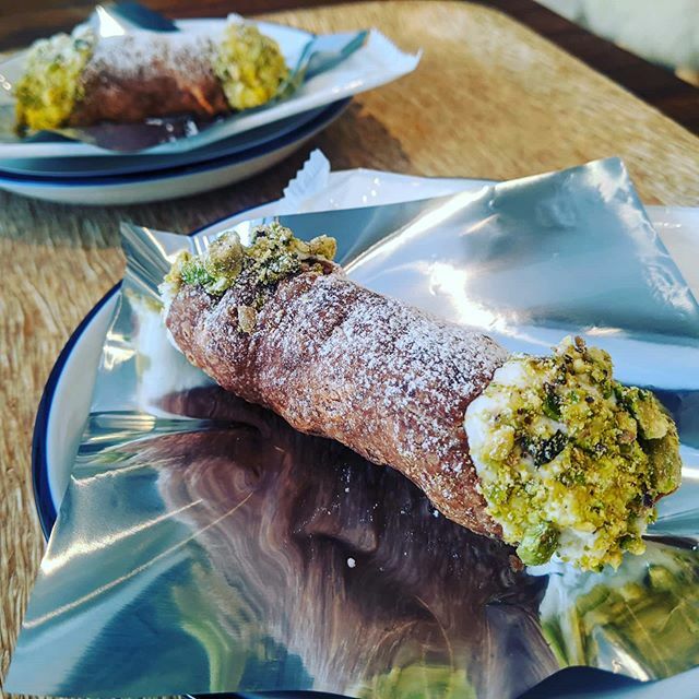 gabesound's tweet photo. Cannoli. Made in Japan. E sono pure buoni... 😎👍😉 https://t.co/WINPM0FDTq https://t.co/Zp2dToEj9E