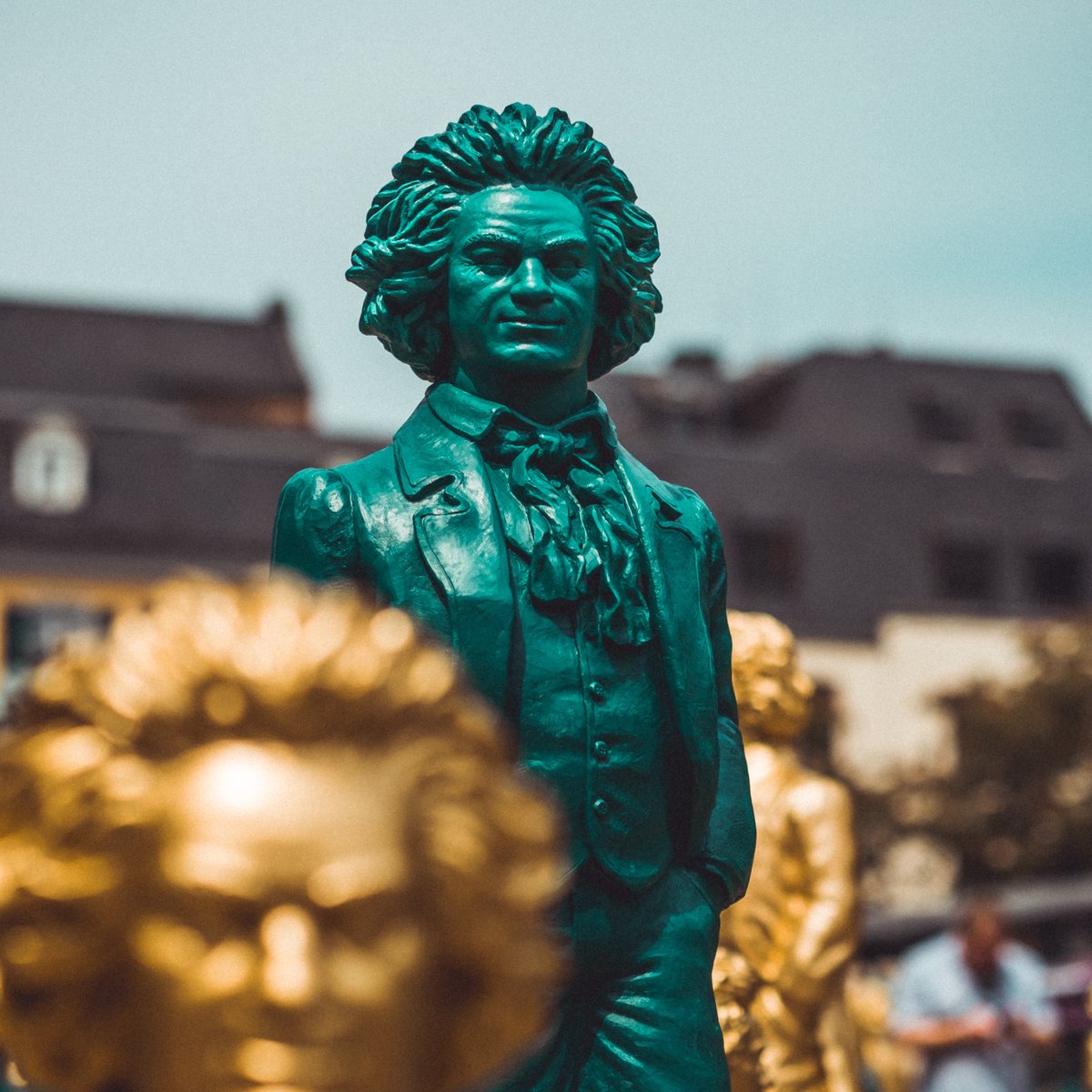 pimfmusiccamp's tweet photo. Beethoven often dipped his head in cold water before composing – neither he nor anyone else has given any reason why.
#pimf #youthorchestra #personalicebucketchallenge #Beethoven #Beethoven250 #classicalmusic #composer #rockstar #hairoftheday #funfact #funfactfriday https://t.co/nlummkXWMW