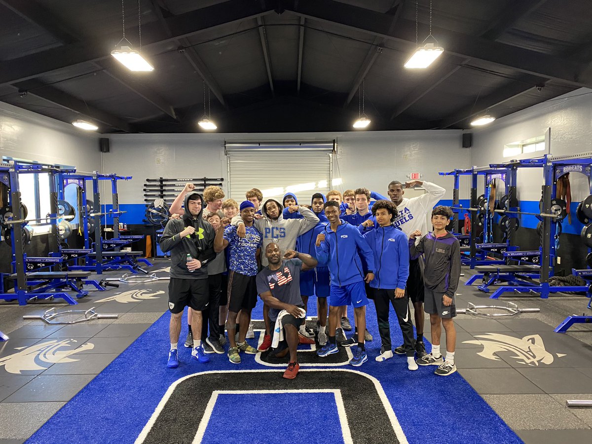 PCSWeightroom's tweet photo. Banged out the Game day lift with an amazing group of young men. God I love what You have given me an opportunity to be a part of! 2 Timothy 2:2 @PcsBoys @PCSBOBCATS @PCS_Sports  #HonoringGod #HonoringtheOpportunity #CatBuilt https://t.co/KgkiOJ9pFb