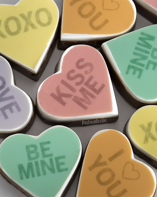 Postreadiccion's tweet photo. ¡Nuevo molde para chocolate! En el blog os cuento cómo he preparado estos con trigo inflado y Caramélia 😋👉https://t.co/0GW6gBnczo
#mielitos #bombones #caramélia #chocolate #sanvalentin #corazones #valhrona #chocotransfer #transfersheets #impresionescomestibles https://t.co/EihOfNOFjE