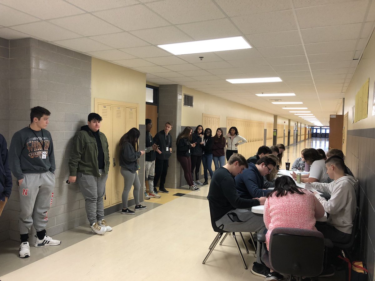 I was fortunate to go to @lsehs this morning to see a #lateralreading lesson on #civiconlinereasoning (shout out to @LibraryServ_LPS) and as a bonus got to see these deputized seniors registering new voters!  #civicactionfriday