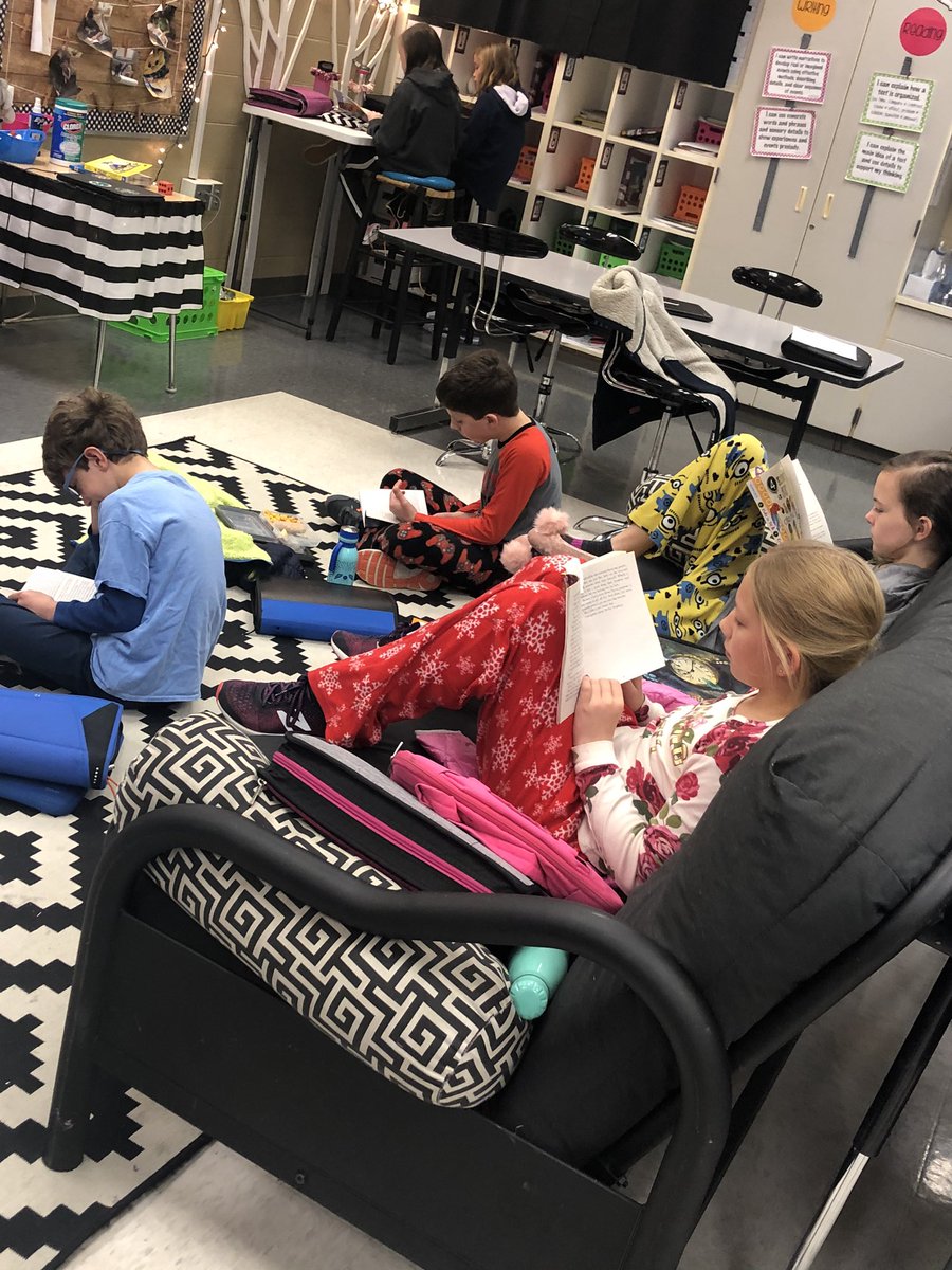 Wilbanksfunin41's tweet photo. So excited to be back in our book clubs. The kids picked from a presented list of five book talks and are ready to go! Love the communication and dialogue that comes from reading common texts. Readers truly are thinkers. #subitusparco 💚🖤💙❤️💜@BluffParkReads @BluffParkElem https://t.co/qphqU4D6GM
