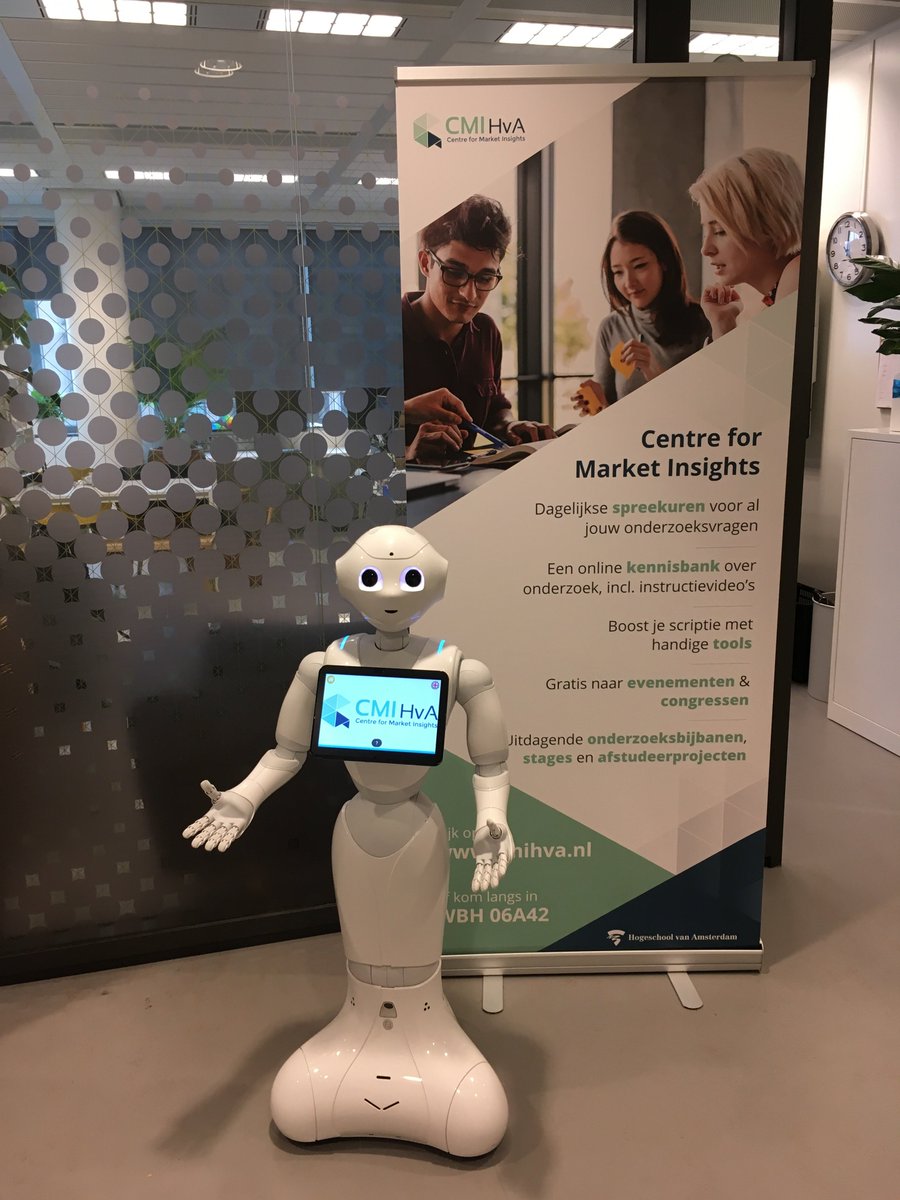 Daar is ie dan eindelijk, onze nieuwe collega! Hij gaat ons helpen bij het hosten van #studenten in het CMI, maar wij gaan hem ook inzetten bij #onderzoeken, #lessen en #events van de #HvA! We zijn heel blij met de toevoeging van deze kracht in ons team! #commerciele #economie