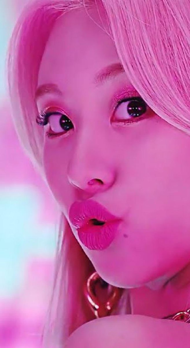 Kpoplov40814214's tweet photo. I wanna say our #BabyCub is so handsome
She is handsome and pretty at the same time
#CHAEYOUNG #BabyTigerChaeng #HowUdoinchaeng https://t.co/tRHIleC1Il
