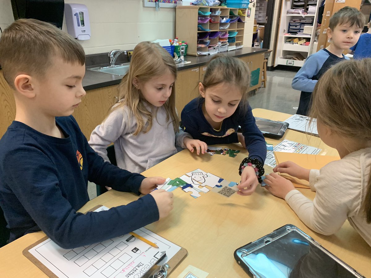 BloominKinders's tweet photo. Oh no! Nicki lost his mitten! Can we help him break it out?! @howard_huskies #teamwork #iteachk https://t.co/EtbMDwshYT