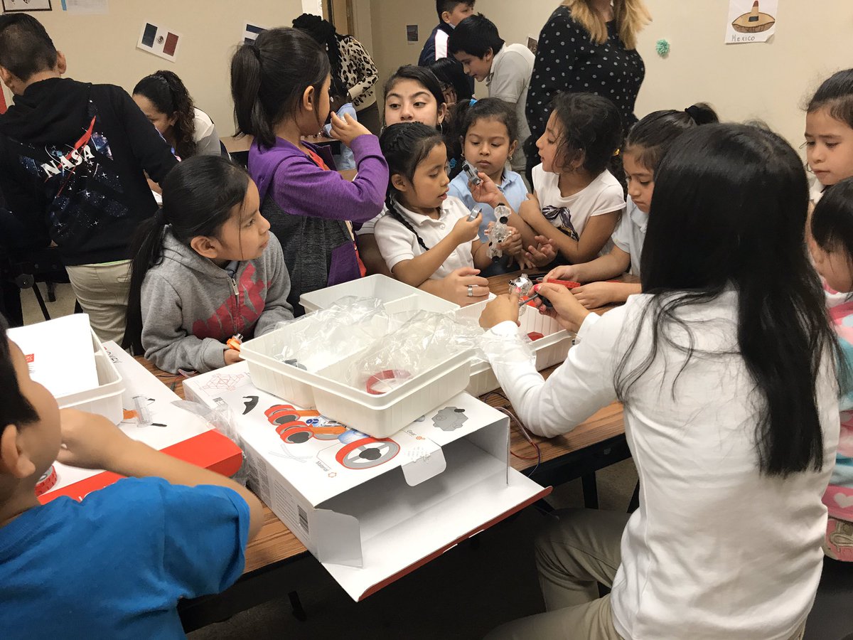 My first grade students are exploring STEM and Coding with 6th and 7th graders at Newcomers’ Academy. <a href="/ops_district/">Orange Public Schools</a> #GoodtoGreat
