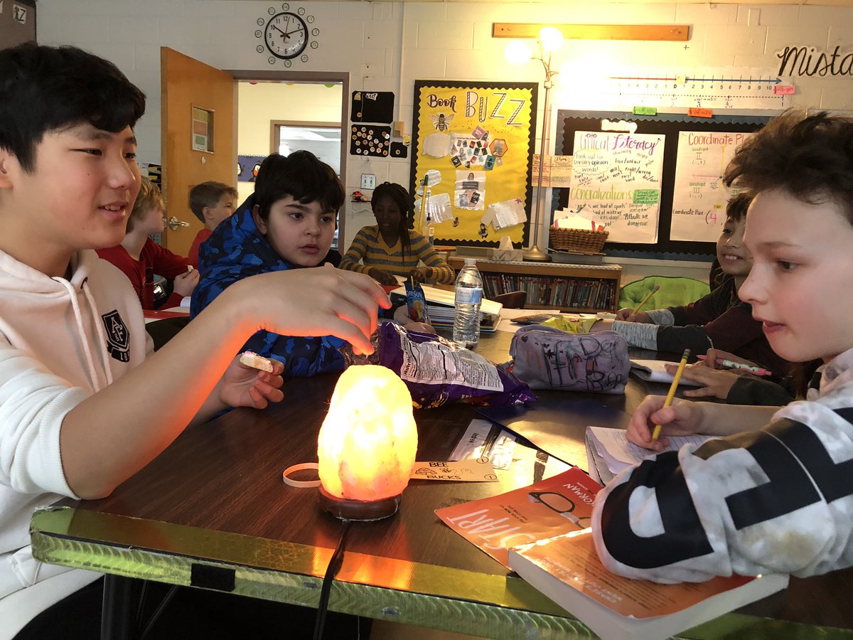 6thgradesynergy's tweet photo. Finding poetic inspiration in everyday objects! https://t.co/e1h5WSb99D
