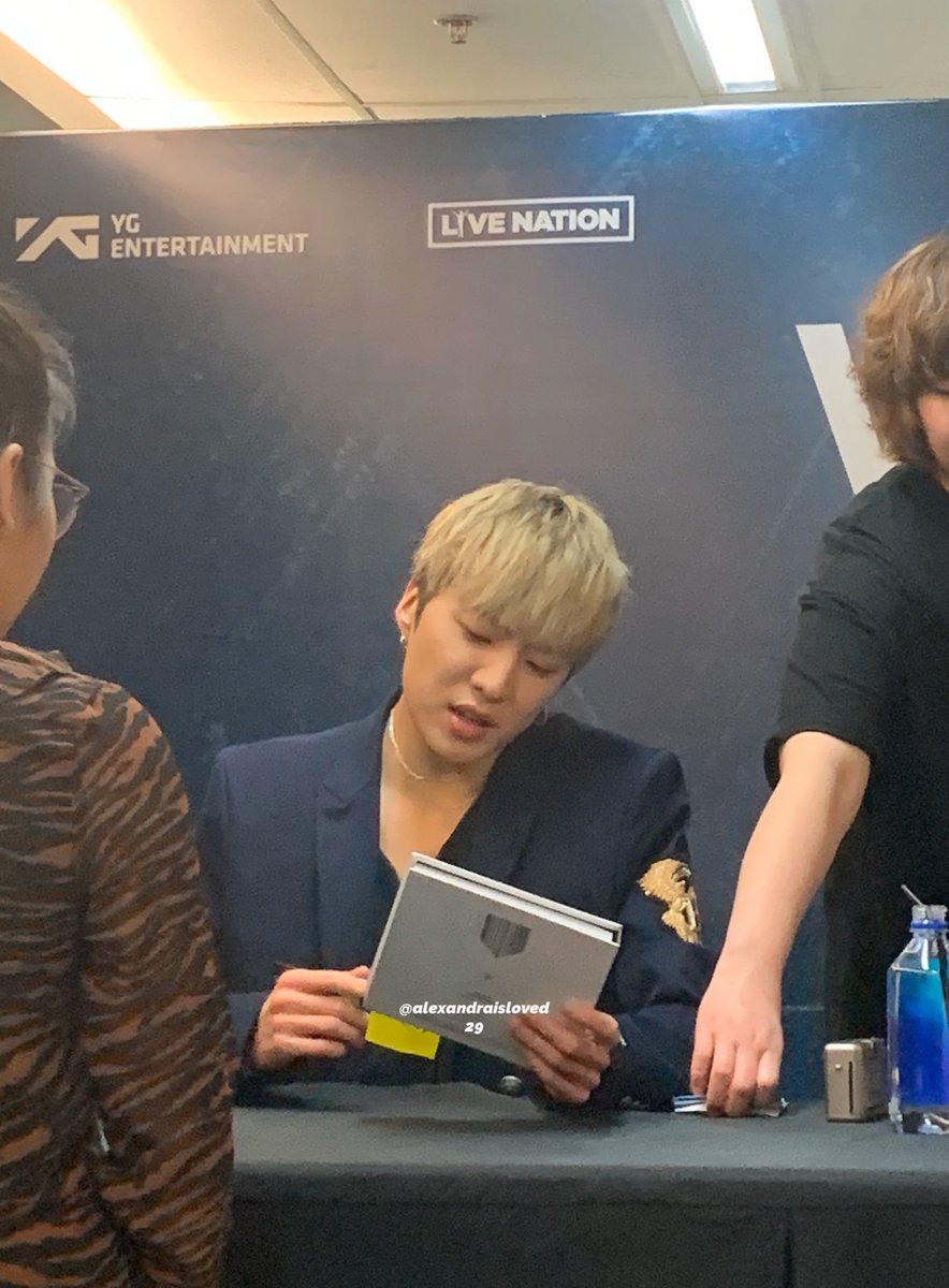 alxndramaki's tweet photo. Fave snaps from tonight π #WinnerFanSigninManila
#Winner3rdMiniAlbumFanSign @happeehour @PULPLiveWorld https://t.co/orstcV7tgU