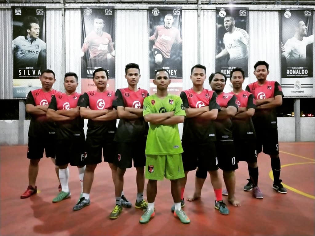 misezdemak100's tweet image. Grazie kepada Black Turtle FC atas sparing futsalnya, semoga lain waktu kita bisa bersilaturahmi lagi. 😉😉😉
Abis futsal ngaso dulu di beskem Milde @warkop_sudirman sambi main kartu mengisi waktu nunggu @acmilan kick off...
.
#sparingfutsal #futsalmilde #wearedasiman 🔴⚫