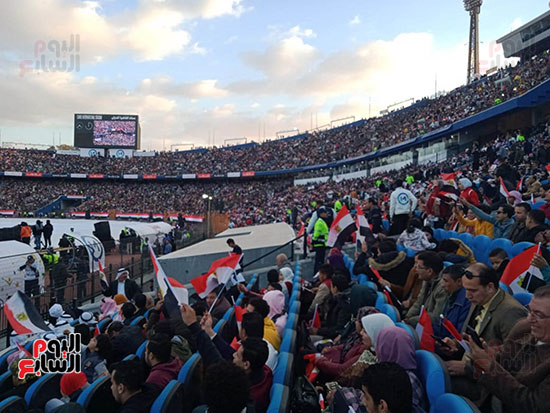 علم #مصر وصور الرئيس #السيسى تزين استاد القاهرة في احتفالية "وطن واحد"
youm7.com/4601246