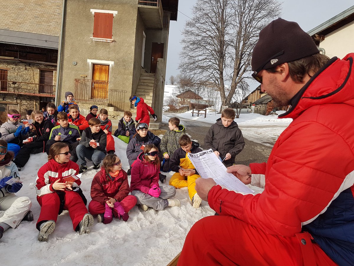 ClgRGoscinny's tweet photo. Remise des carnets de capacités en #skialpin
Nous sommes très fiers de nos #élèves qui ont tous bien progressés.
Un #sejour de pur #bonheur !
#classedeneige #plaisir #montagne #decouverte
@ac_normandie
@dsden61 
@MoncadaFra https://t.co/xwh1j4zMjN