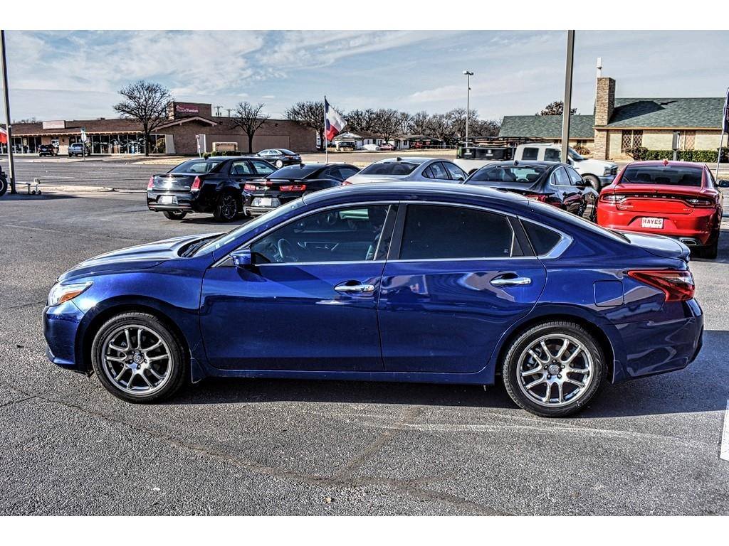 HayesMotorUsed's tweet photo. Stop at the gas pump less in our 2018 #Nissan #AltimaSR with LESS than 15,000 miles! ⛽️ Click here to learn more: https://t.co/W5LIuEr2R8
#HayesMotorCompany https://t.co/WySNwH9hwC