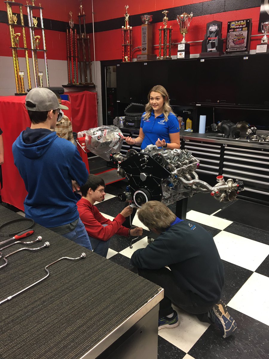 roushyates's tweet photo. Was a pleasure to participate in @UTITweet’s nationwide open house last night! We did a live teardown and assembly of a @FordPerformance EcoBoost V6 with the guests and participants at their @NASCARTechUTI location in Mooresville!
#Partnership | #Partner | #UTITech | #NASCARTech https://t.co/GZfnEjX0FJ