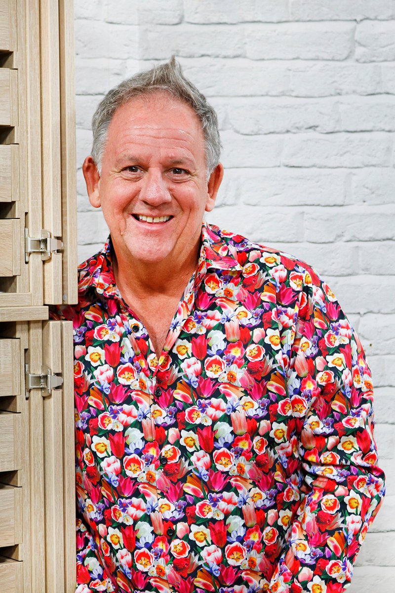 thestitchfstvl's tweet photo. Happy Friday!
We are pleased to announce that John Scott will be taking the floor on this year’s Stitch Stage. You can catch him talking about his fascinating career in costume and fashion design and his love for sewing and textiles. #Stitch2020
https://t.co/5ULydlBtDz https://t.co/2LqvgZmnEz