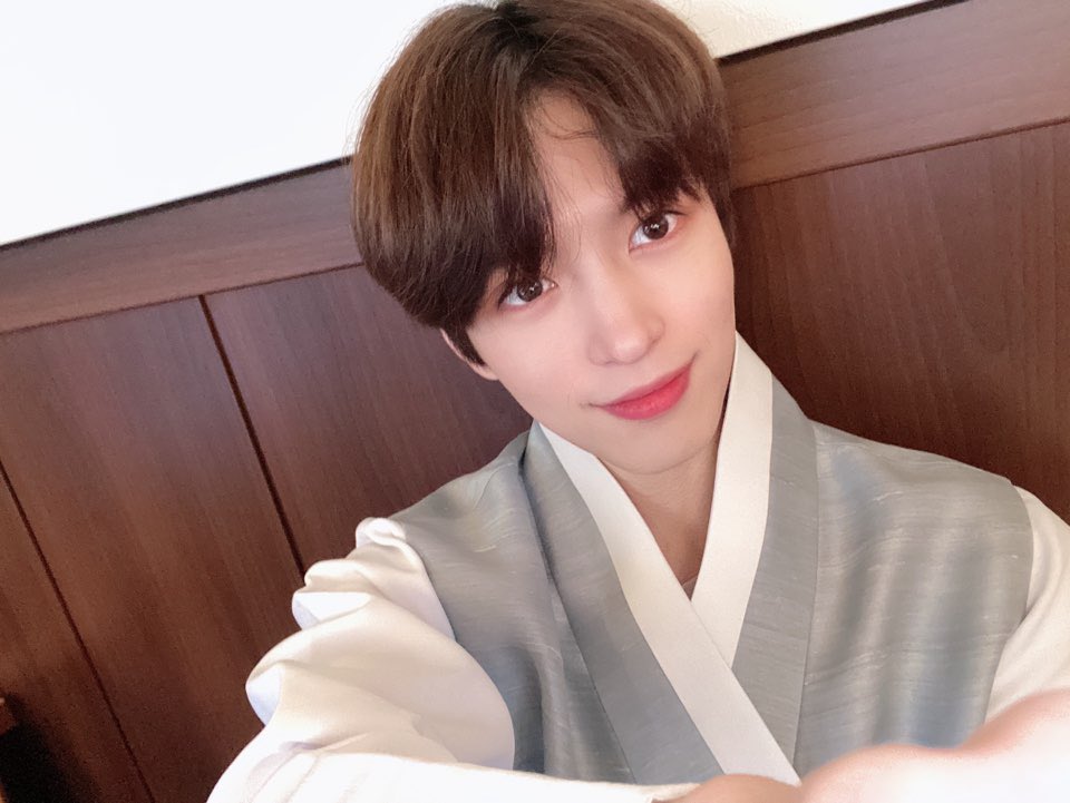 LMTLS_France's tweet photo. [Twitter] 240120 #Raychan

Bonne année à tout le monde
J'espère que cette année sera aussi remplie de choses heureuses! Et félicitations pour les 200 jours de Limitless!!!! 🥳 
_____
Cr : @official_LMTLS | #리미트리스  #LIMITLESS https://t.co/Ujs9WhadRB