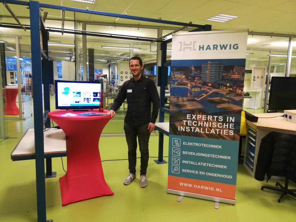 HARWIGBV's tweet photo. Vandaag waren we met uitblinker Mike aanwezig op de Open Dag van het Alfa-college in Groningen. We hebben veel aanstormende technische talenten gesproken en wellicht zelfs een aantal aankomende Harwig uitblinkers.
#Alfacollege #Harwig #Installatietechniek #opendag #stage https://t.co/qm6O32IiZt