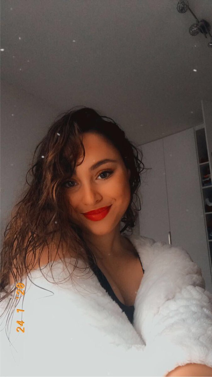 RdzIlo's tweet photo. back to being a brunette https://t.co/2eDcevWkSu