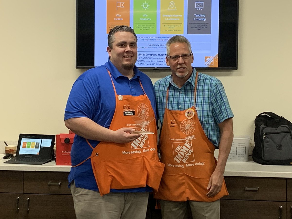 SMaurice2's tweet photo. Bob recognizing Justin at 518 for Project Effectiveness and Nick at 6513 for Event Sell Thru for 2019 in D137 MASM Training @JDWalzTHD @MeganFoley80 @Justin_L_Harris @Nickavelar1 @bpennhomedepot https://t.co/riQbuR3ZJP