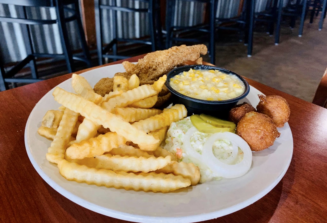 Tupelo2Go's tweet photo. Happy Fry-Day! #steelesdive #tupelosbackporch #tupelo #local #tupeloms #tupelo2go #yourelaxwedeliver https://t.co/c69fBtyXcZ