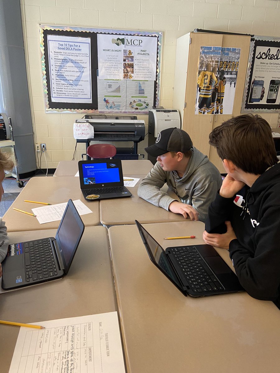tgrigaslang's tweet photo. Another round of small group round tables sharing #DigitalPortfolios #StudentReflections #IntroToB @mmarotta @NRHS_DECA https://t.co/B8mn5geh0Y