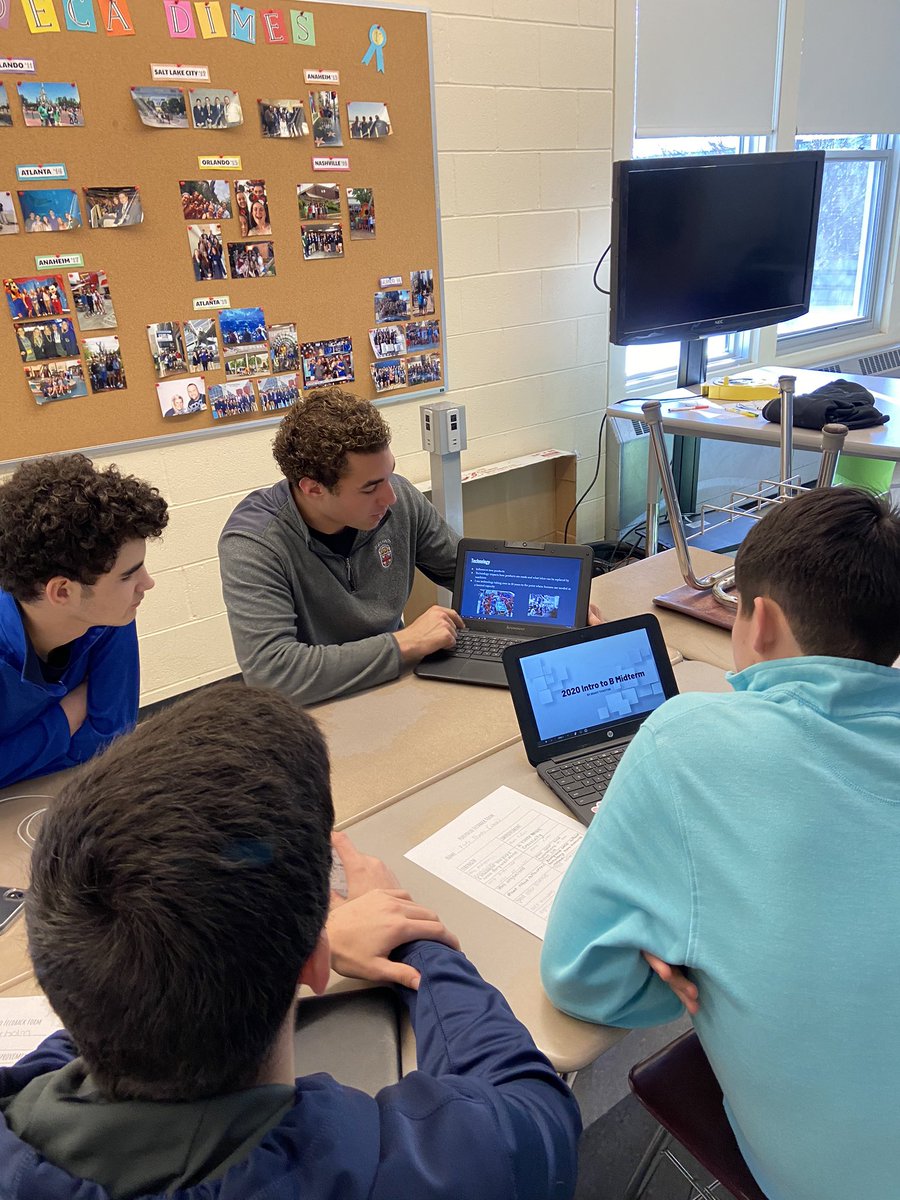 tgrigaslang's tweet photo. Another round of small group round tables sharing #DigitalPortfolios #StudentReflections #IntroToB @mmarotta @NRHS_DECA https://t.co/B8mn5geh0Y