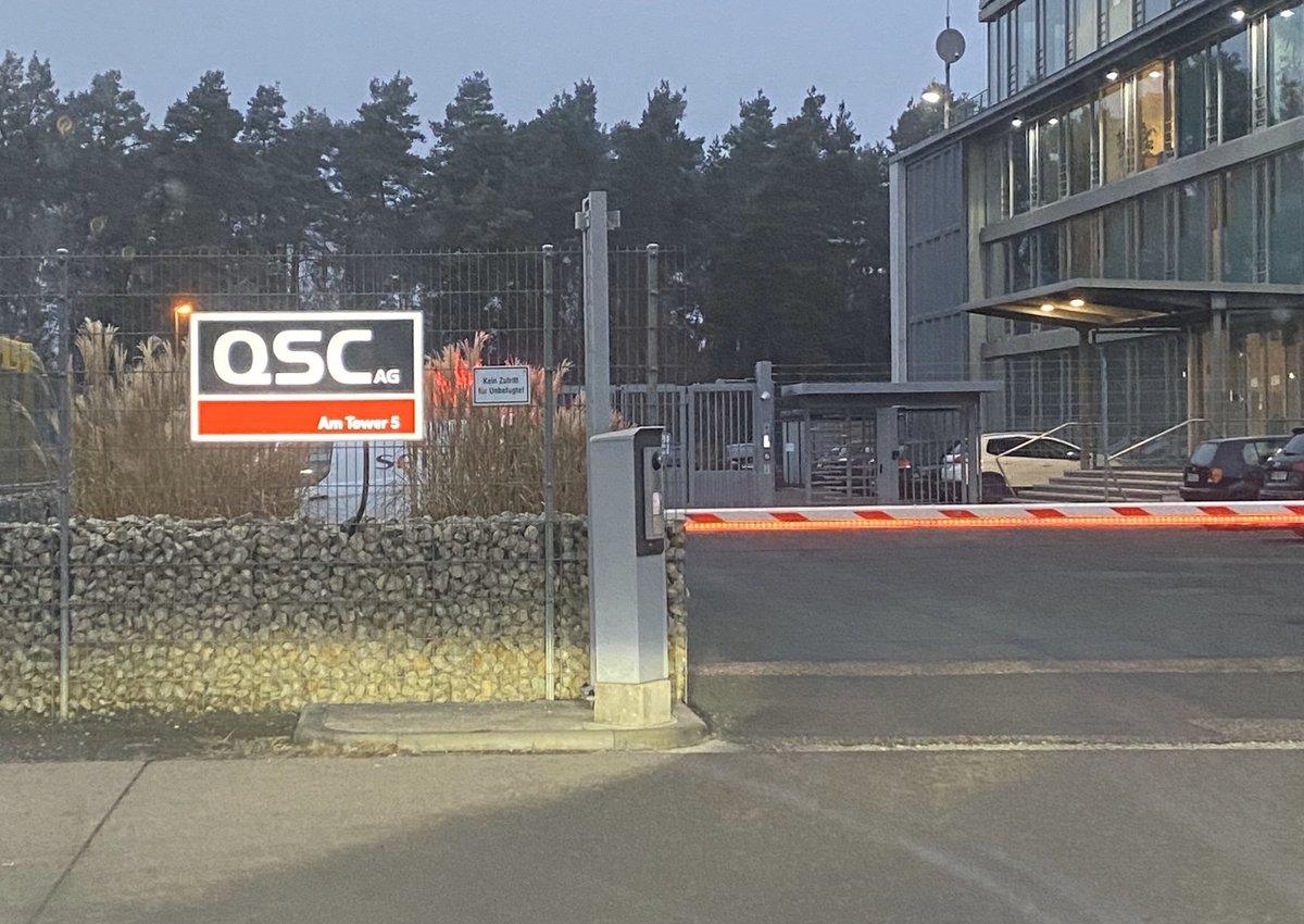 marcelduessil's tweet photo. started 8am. Left 1pm. Racked. Installed. Provisioned and mounted volumes. Handed over. Another @PureStorage #ActiveCluster in Germany. Already 4 Pure install for this year. 🧡 https://t.co/BzGA7xyN2V
