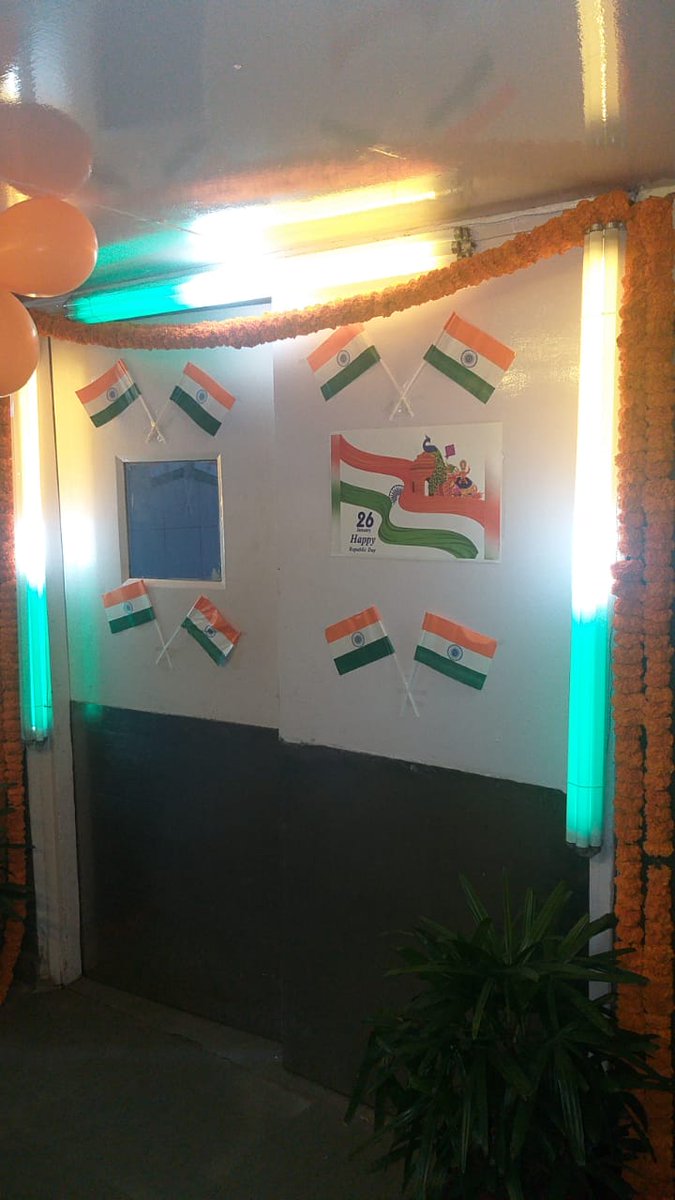 eroshotelnd's tweet photo. Colleagues enjoying Republic Day theme lunch at staff cafeteria.
#eroshotelnow #themelunch #staffcafeteria #republicday2020 https://t.co/AJycsmYPyu