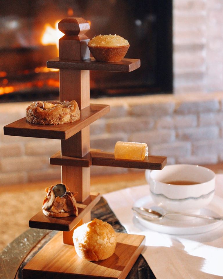 FSMegeve's tweet photo. Cozy up by the fire in our lobby lounge, treat yourself with our exquisite tea time and delicious pastries.
#fsmegeve #teatime #pastries #cozy #megeve https://t.co/ldzdFryStQ