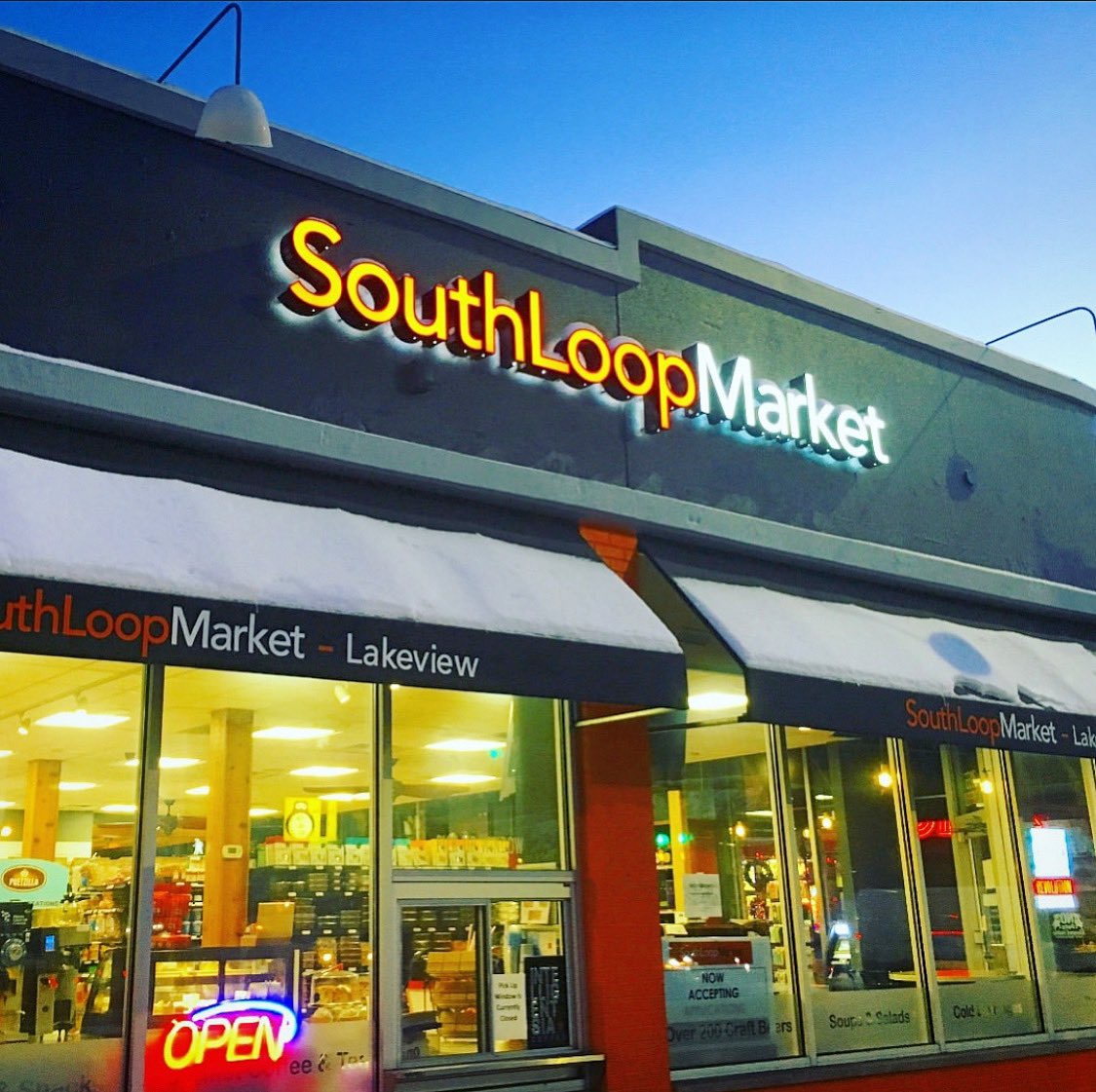 SouthLoopMarket's tweet photo. Thereโs snow place like #southloopmarket โ๏ธ
.
.
.
#southloopchicago #fridayvibes #southloopliving #southlooplife #chicagogram #chicagowinter #freshmarket https://t.co/JOSWaTpatF