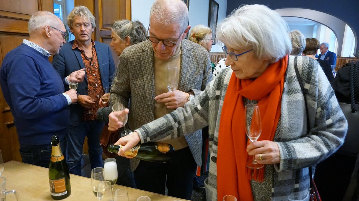 🥂Geslaagde nieuwjaarsreceptie Kunstdagen Wittem op 19 januari jl. Mooi om te vermelden is dat Humanitas € 1000 ontving uit de opbrengst van de tentoonstelling "100 jaar Vrouwenkiesrecht in Nederland" voor hun project "Moeder leest voor".