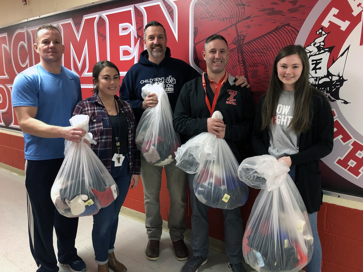 southorangetown's tweet photo. In addition to donations for @ChildrensTumor's #EndNF education + research, @TZhoops "Two Counties, One Cause" fans gave 178 pairs of gloves + 100+ gift cards to help local families in need through our Family Engagement Center. Thanks to @TZCitizenLeader students for their work! https://t.co/6Hjs5bHeTD