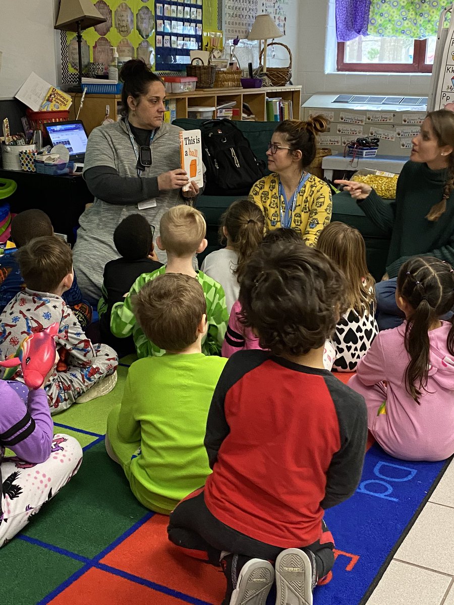 MissSunnyECSE's tweet photo. This IS a class of TOTALLY DISTRACTED students!! #ThisIsABall #IncludedinInclusion @VSRAToday #weusesign #theCLESway https://t.co/dVBvtBKXxv