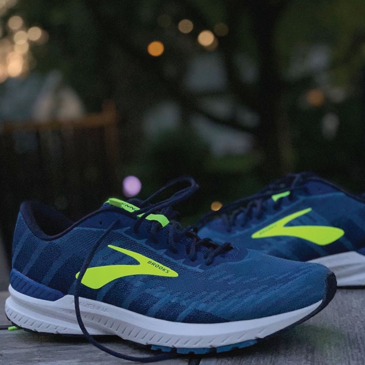 RunningBalboaCo's tweet photo. ¡Diseñada para corredores que buscan la velocidad y ligereza en cada paso! Acércate a nuestra tienda y conoce más de las Brooks #Ravenna10.
📍Bogotá, carrera 15 # 87 - 62, #LaMilla
#RBPower #RunningBalboaCo #RunnersCommunity #RunnersAllTime #SpecialtyStore #TiendaEspecializada https://t.co/5qiXm0Q84l