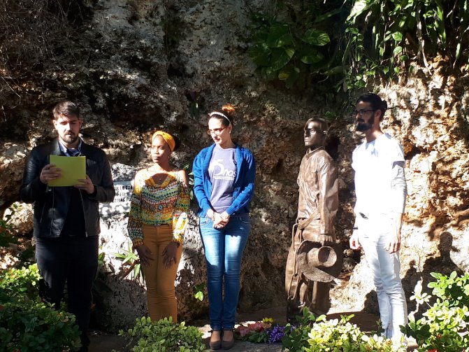 yamilapenao's tweet photo. La primera actividad conjunta entre los jóvenes del sector jurídico ha sido rendir homenaje a nuestro Apóstol #JoséMartí
Una representación de las nuevas generaciones de la 
@FGR_Cuba @TSupremoCuba y @CubaMinjus colocan una ofrenda floral en la Fragua Martiana. 🇨🇺#MartíVive https://t.co/gqzTFFAlFe