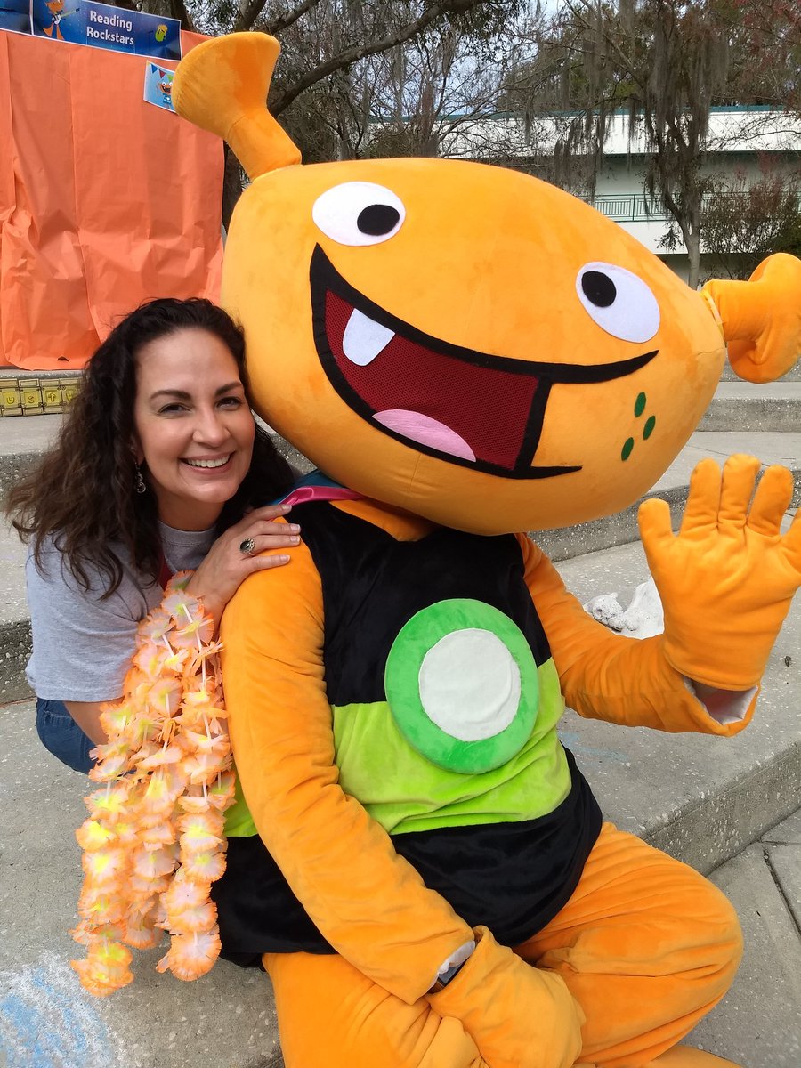 DonnaKoren7's tweet photo. Math Coach Rosello and Plory pose for i-ready incentive at Colson!
@ColsonES @HCPSArea4 @CurriculumAssoc https://t.co/yLRN8OnHTG