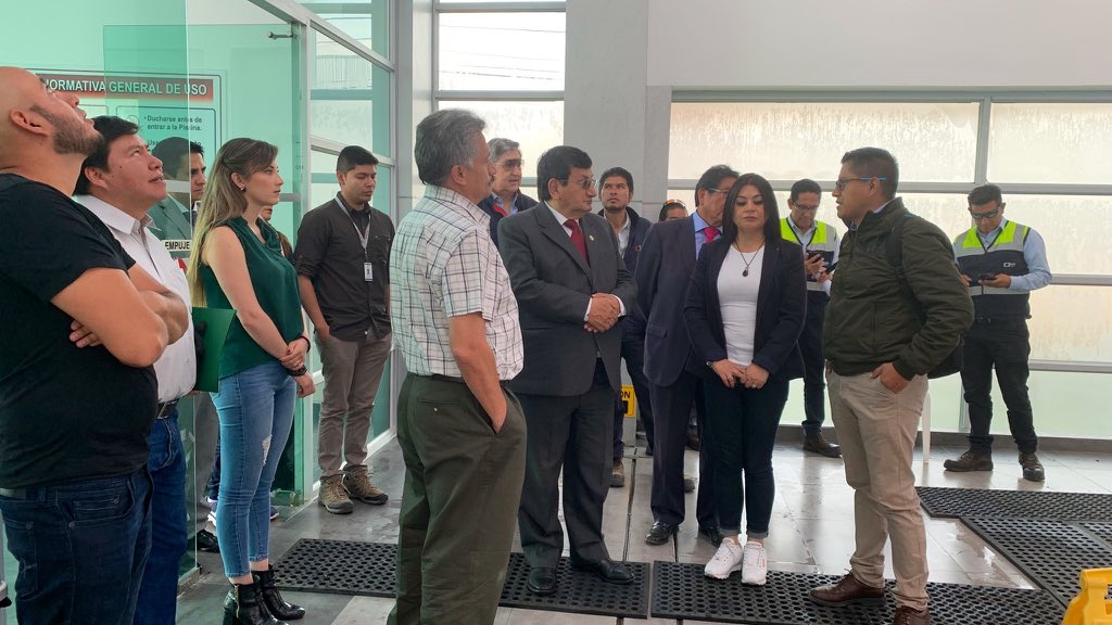 uta_ep's tweet photo. [AHORA] Inicia el #Recorrido por la instalaciones del complejo acuático de la @UTecnicaAmbato con el propósito de dar a conocer las obras que se realizan por parte de la UTA EP en el cual participan personal del @gadambato y de la UTA. https://t.co/rYMNTYZA46