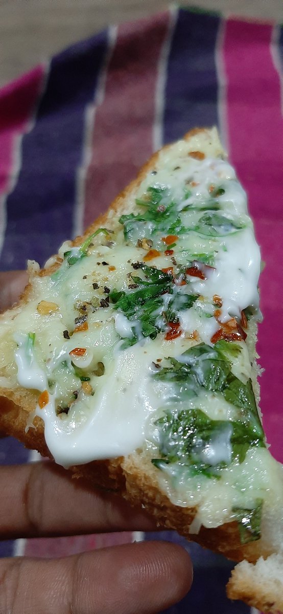 Kapil_makwana's tweet photo. Homemade #Garlic_bread https://t.co/AzRQazsZ7P