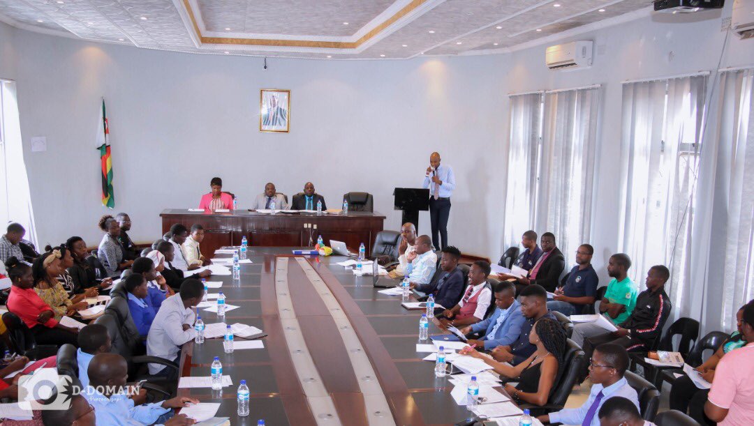 WatchmenTrust's tweet photo. #ReliveTheMoments
01 November 2019 we celebrated Africa Youth Day with our 2nd edition of Beitbridge Youth Interface with the Mayor &amp; policy makers. The theme was “Youth Participation in the SDGs (focusing on SDG 11.) @UNDP4Youth @UNYouthEnvoy @SDGaction @UN_SDG @JointSDGFund https://t.co/COik05Hjkw
