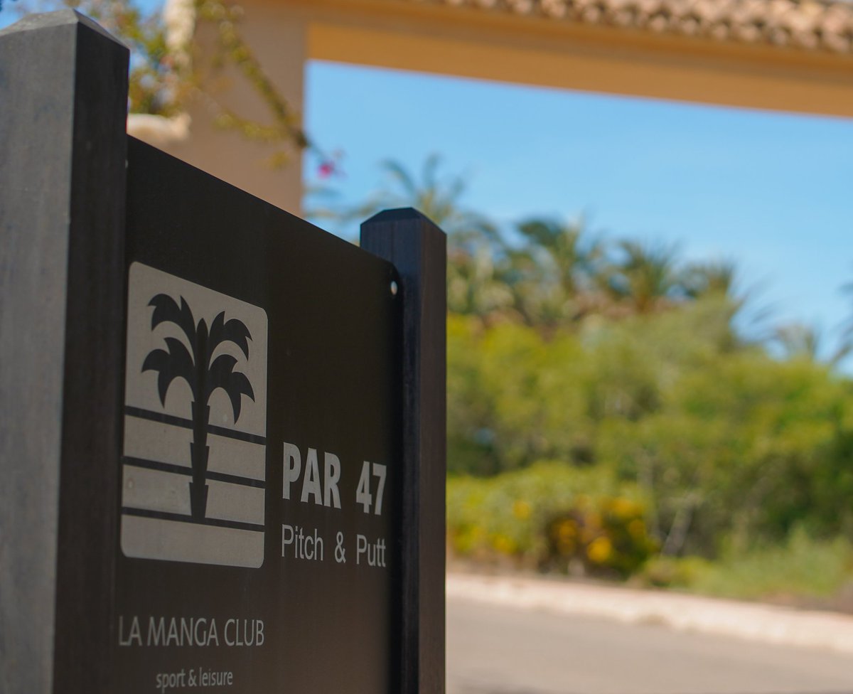 grandhyattLMC's tweet photo. 'Just tap it in' at our Par 47 Pitch & Putt, and then head for a well deserved drink afterwards at one of our many bars! ⛳🍻
#Golf #TapTapTaparoo https://t.co/HzW5ggDpOu