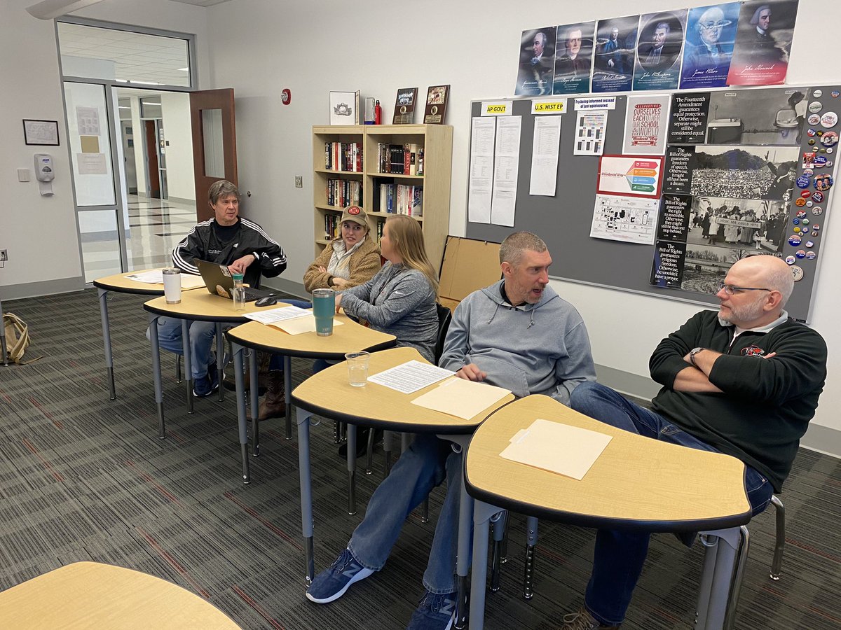 mrsacbragg's tweet photo. Enjoyed presenting “Group Grades Be Gone!” @WoodwardAcademy 3rd Annual Upper School Conference. Grant Groupie needs accountability & measures to ensure shared work load and teachers need strategies to assess individual learning! Group grades be gone! #woodwardway #waupper https://t.co/yksiYc5dS0