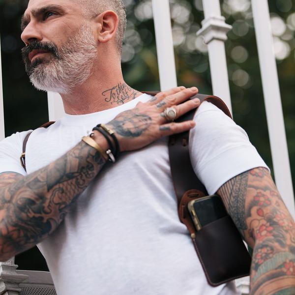 SHEEHANANDCO's tweet photo. You can't go anywhere without looking sexy nor your phone. Keep that thang on you. 😉
Shop more Leather here: https://t.co/ryvgkFo1pN

#danielsheehanandco #danielsheehan #vintageinspiredclothing #mensclothing #henleylongsleeved #mensfashion #tattoos #beards https://t.co/X9zGZH9ILC