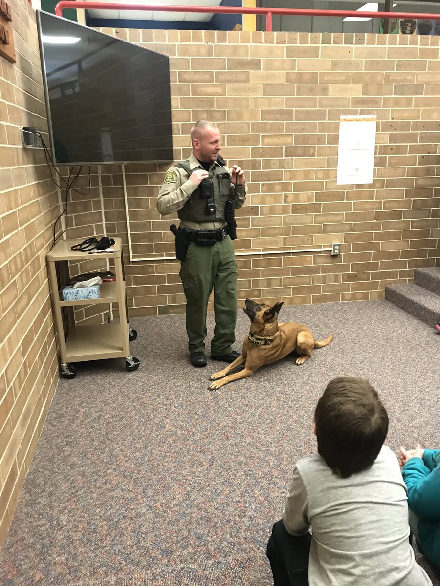 sam_bartlett12's tweet photo. Special thanks to Deputy Plath &amp; Amazon for coming to visit 2nd Graders today! The kids loved it! https://t.co/IAcyAx3CnC